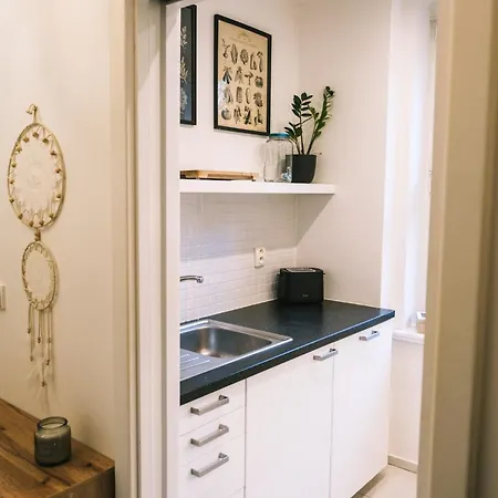 Appartement In Mala Strana-steps From Charles Bridge