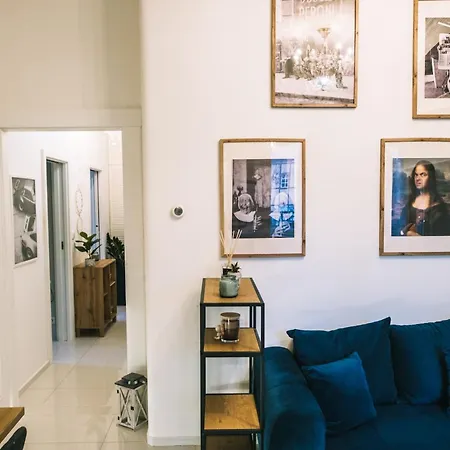 In Mala Strana-steps From Charles Bridge *